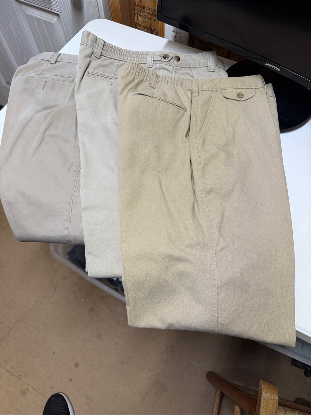 Lot of 3  Assorted Men's Classic Khaki Pants - Beige Chinos..38x30..(098)